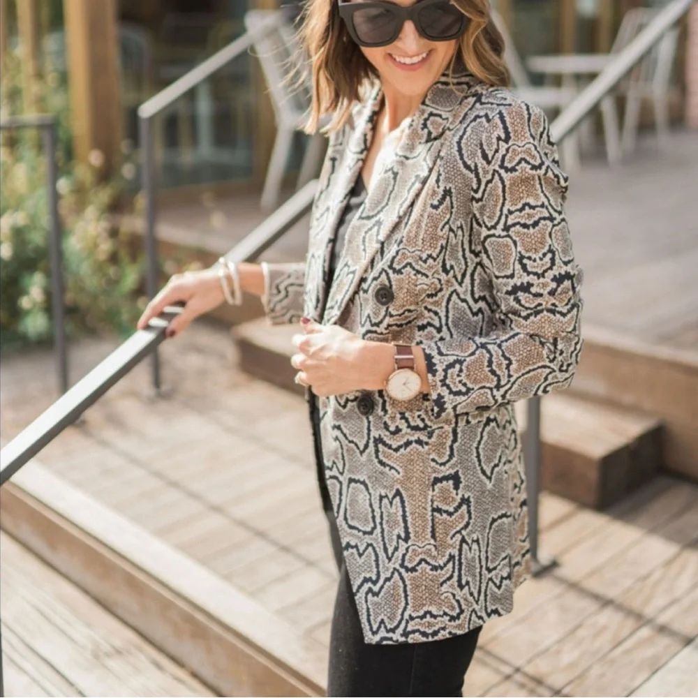 CAbi Python Double Breasted Snake Print Notched Lapel Collar Blazer 3733 Size 10